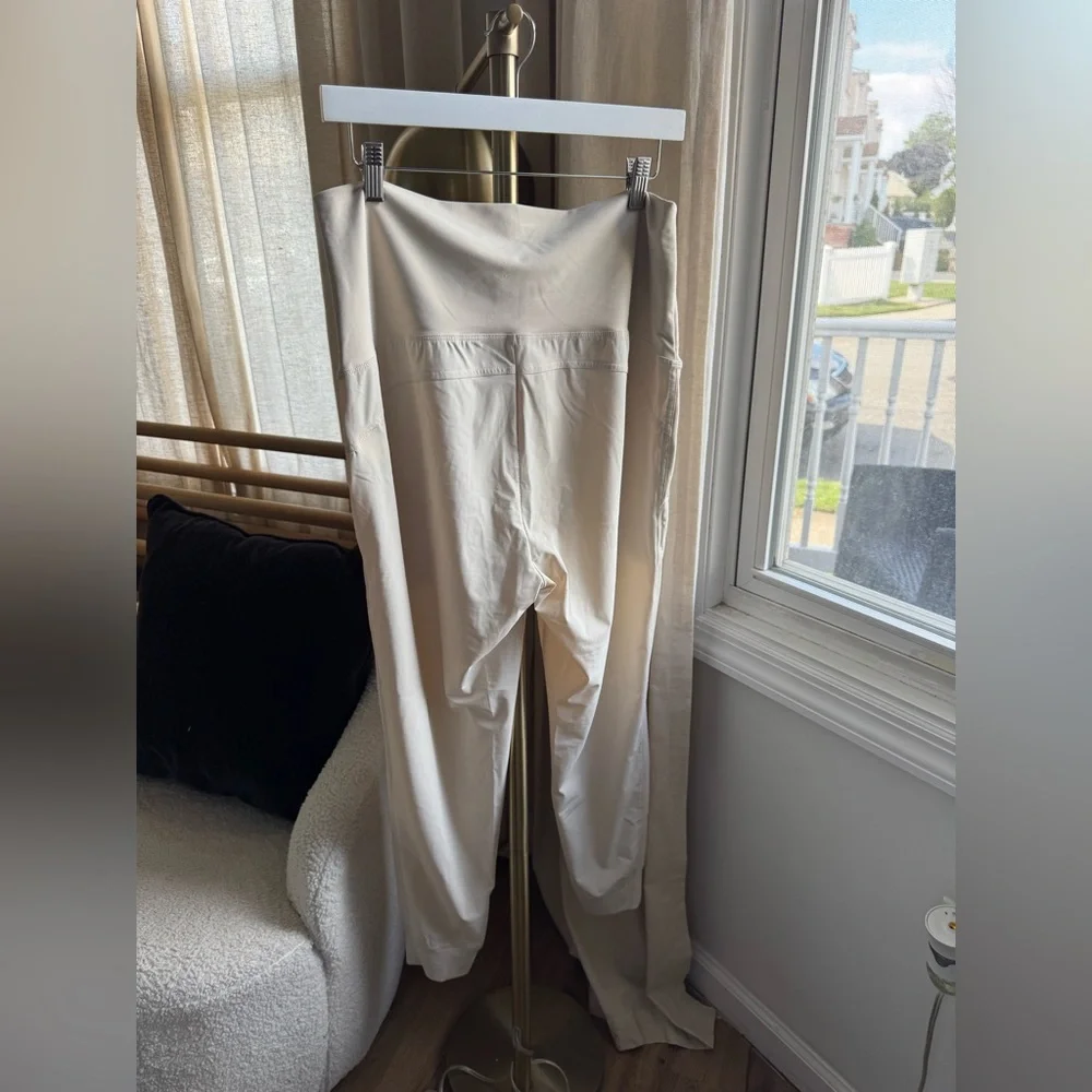 NWOT Active Cream Women's Maternity Pants | Medium - Picture 4 of 4